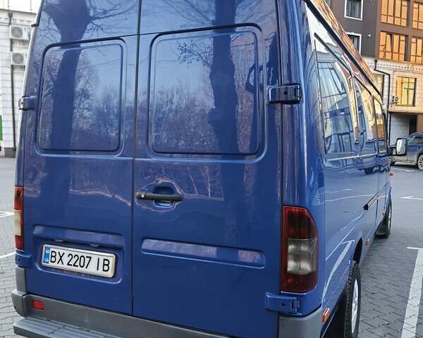 Синий Мерседес Sprinter, объемом двигателя 2.15 л и пробегом 827 тыс. км за 11700 $, фото 3 на Automoto.ua