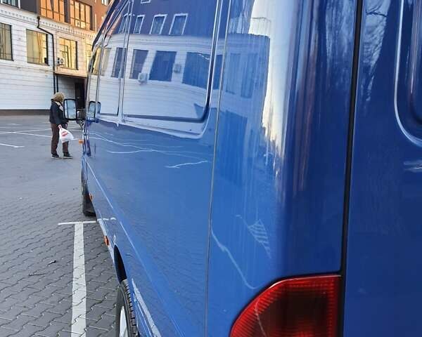 Синий Мерседес Sprinter, объемом двигателя 2.15 л и пробегом 827 тыс. км за 11700 $, фото 5 на Automoto.ua