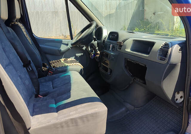 Синий Мерседес Sprinter, объемом двигателя 2.2 л и пробегом 530 тыс. км за 7500 $, фото 8 на Automoto.ua