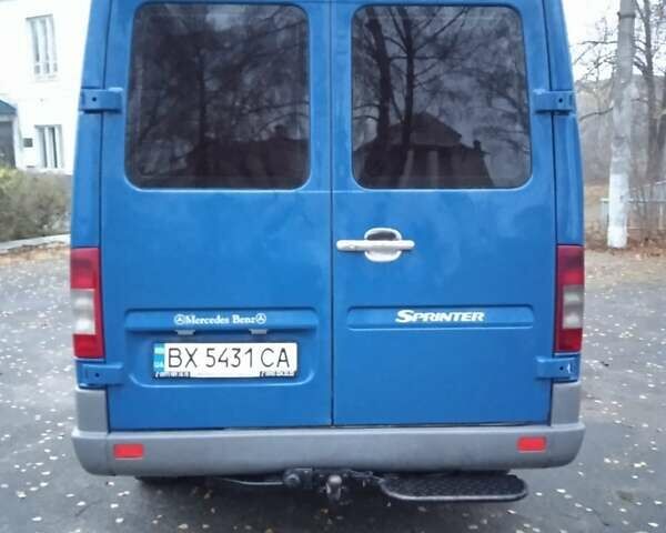 Синий Мерседес Sprinter, объемом двигателя 2.2 л и пробегом 850 тыс. км за 8950 $, фото 3 на Automoto.ua