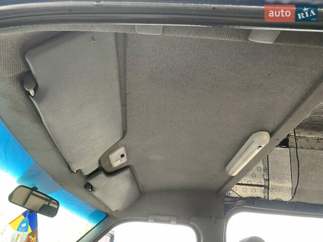 Синий Мерседес Sprinter, объемом двигателя 2.69 л и пробегом 320 тыс. км за 14000 $, фото 40 на Automoto.ua