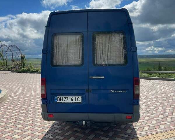 Синий Мерседес Sprinter, объемом двигателя 2.15 л и пробегом 500 тыс. км за 9999 $, фото 4 на Automoto.ua