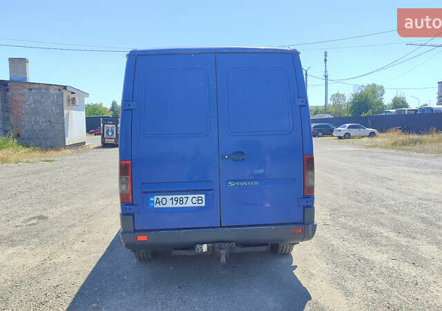 Синий Мерседес Sprinter, объемом двигателя 2.2 л и пробегом 530 тыс. км за 7500 $, фото 2 на Automoto.ua