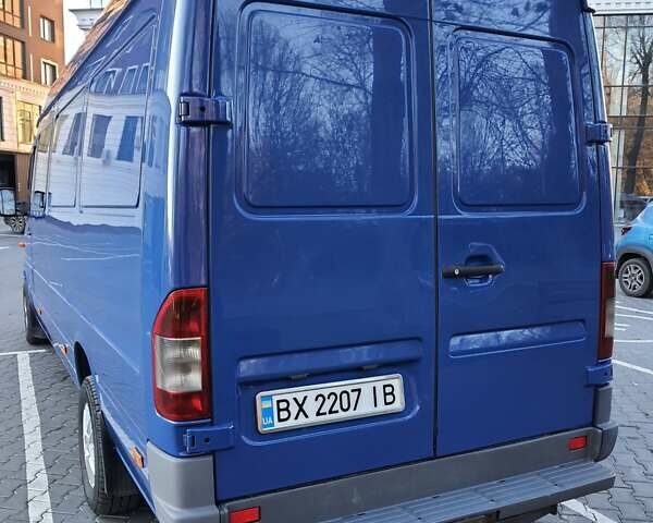 Синий Мерседес Sprinter, объемом двигателя 2.15 л и пробегом 827 тыс. км за 11700 $, фото 4 на Automoto.ua