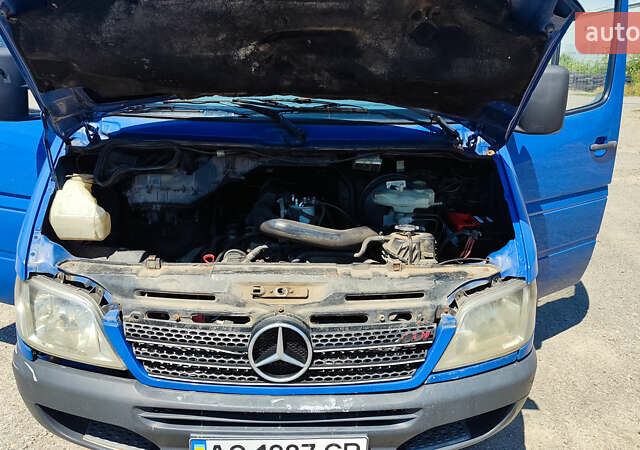 Синий Мерседес Sprinter, объемом двигателя 2.2 л и пробегом 530 тыс. км за 7500 $, фото 3 на Automoto.ua