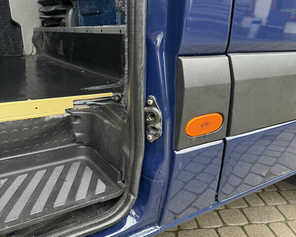Синий Мерседес Sprinter, объемом двигателя 2.99 л и пробегом 577 тыс. км за 17999 $, фото 35 на Automoto.ua