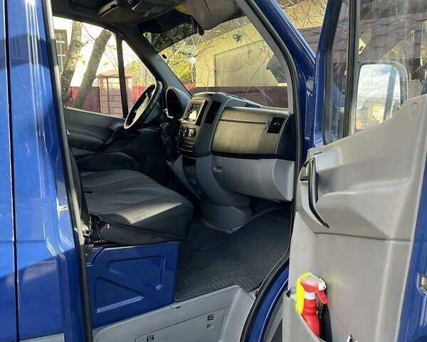 Синій Мерседес Sprinter, об'ємом двигуна 2.2 л та пробігом 377 тис. км за 11000 $, фото 5 на Automoto.ua