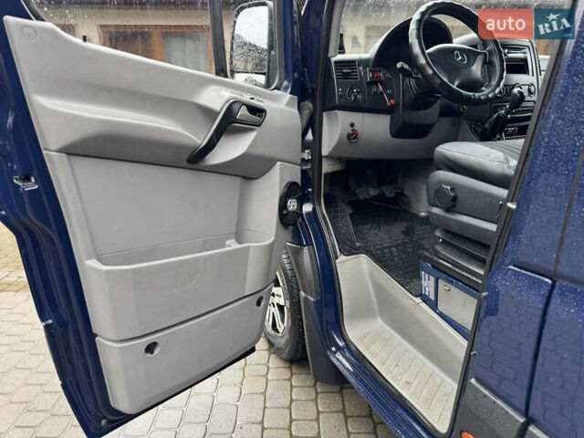 Синий Мерседес Sprinter, объемом двигателя 2.99 л и пробегом 577 тыс. км за 17999 $, фото 19 на Automoto.ua