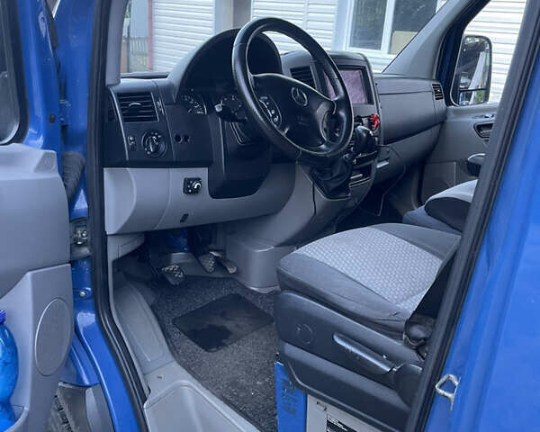 Синий Мерседес Sprinter, объемом двигателя 2.1 л и пробегом 640 тыс. км за 12800 $, фото 15 на Automoto.ua