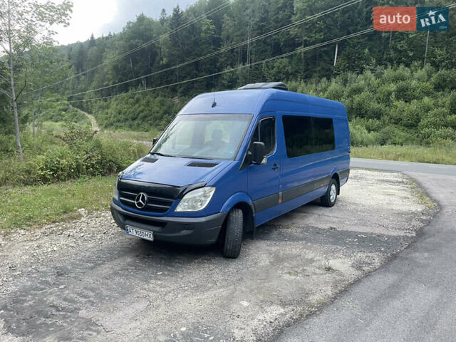 Синий Мерседес Sprinter, объемом двигателя 2.1 л и пробегом 640 тыс. км за 12800 $, фото 2 на Automoto.ua