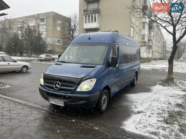Синий Мерседес Sprinter, объемом двигателя 2.1 л и пробегом 640 тыс. км за 12800 $, фото 4 на Automoto.ua