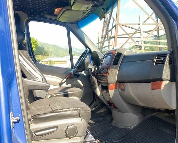 Синий Мерседес Sprinter, объемом двигателя 2.15 л и пробегом 100 тыс. км за 9000 $, фото 2 на Automoto.ua