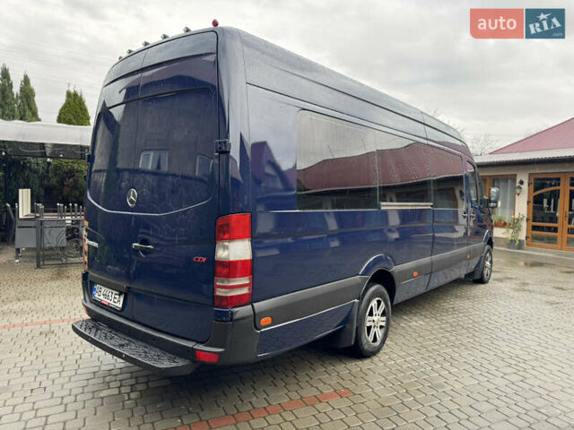 Синий Мерседес Sprinter, объемом двигателя 2.99 л и пробегом 577 тыс. км за 17999 $, фото 2 на Automoto.ua