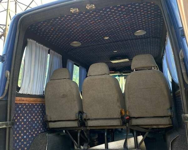 Синий Мерседес Sprinter, объемом двигателя 2.15 л и пробегом 100 тыс. км за 9000 $, фото 4 на Automoto.ua