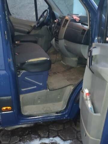Синий Мерседес Sprinter, объемом двигателя 0 л и пробегом 530 тыс. км за 10000 $, фото 5 на Automoto.ua