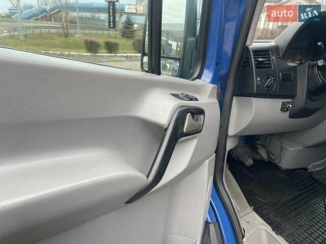 Синий Мерседес Sprinter, объемом двигателя 2.2 л и пробегом 530 тыс. км за 8400 $, фото 9 на Automoto.ua