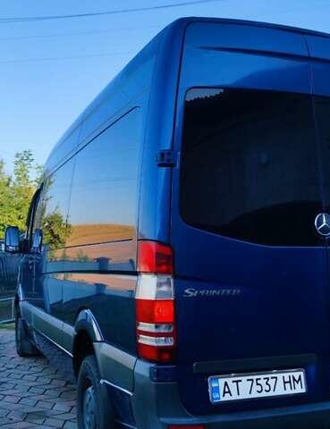 Синий Мерседес Sprinter, объемом двигателя 2.15 л и пробегом 550 тыс. км за 12700 $, фото 2 на Automoto.ua