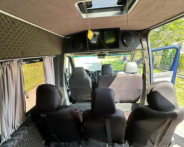 Синий Мерседес Sprinter, объемом двигателя 2.2 л и пробегом 360 тыс. км за 13700 $, фото 2 на Automoto.ua