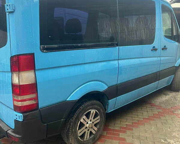 Синий Мерседес Sprinter, объемом двигателя 2.15 л и пробегом 560 тыс. км за 11200 $, фото 1 на Automoto.ua