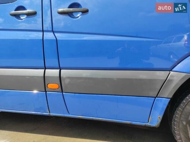 Синий Мерседес Sprinter, объемом двигателя 2.99 л и пробегом 692 тыс. км за 14900 $, фото 69 на Automoto.ua