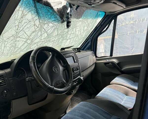 Синий Мерседес Sprinter, объемом двигателя 2.3 л и пробегом 400 тыс. км за 6500 $, фото 6 на Automoto.ua