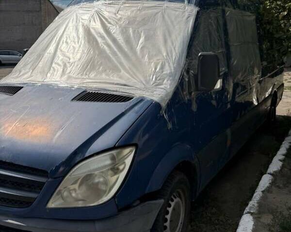 Синий Мерседес Sprinter, объемом двигателя 2.3 л и пробегом 400 тыс. км за 6500 $, фото 1 на Automoto.ua