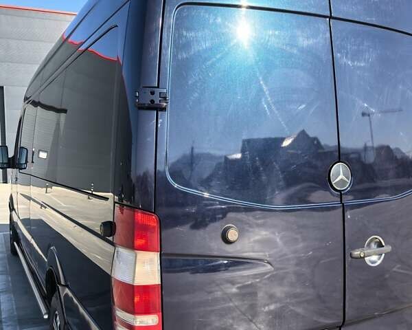 Синий Мерседес Sprinter, объемом двигателя 2.99 л и пробегом 566 тыс. км за 21500 $, фото 5 на Automoto.ua
