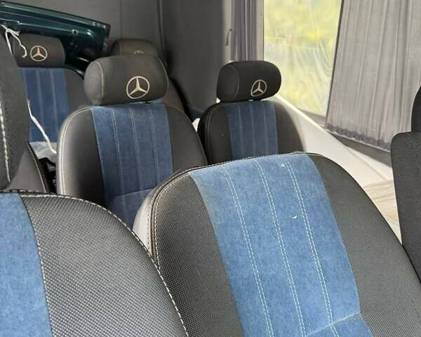 Синий Мерседес Sprinter, объемом двигателя 2.3 л и пробегом 400 тыс. км за 6500 $, фото 2 на Automoto.ua