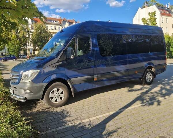 Синий Мерседес Sprinter, объемом двигателя 2.1 л и пробегом 540 тыс. км за 24000 $, фото 3 на Automoto.ua