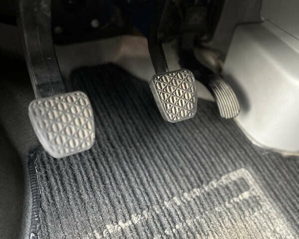 Синий Мерседес Sprinter, объемом двигателя 2.2 л и пробегом 341 тыс. км за 22500 $, фото 17 на Automoto.ua