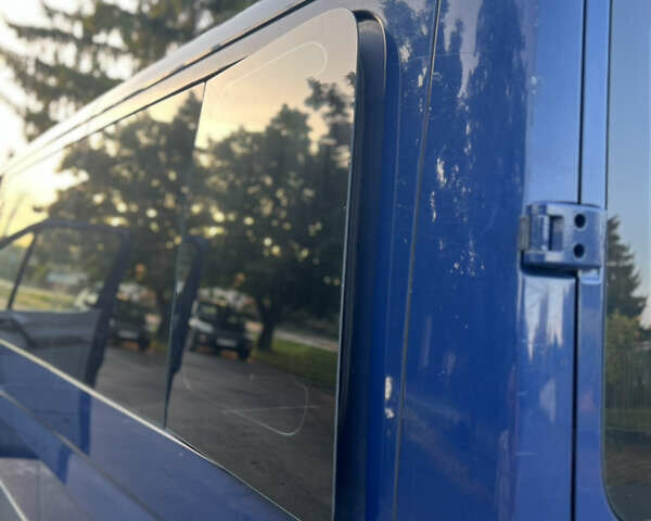 Синий Мерседес Sprinter, объемом двигателя 2.2 л и пробегом 341 тыс. км за 22500 $, фото 4 на Automoto.ua