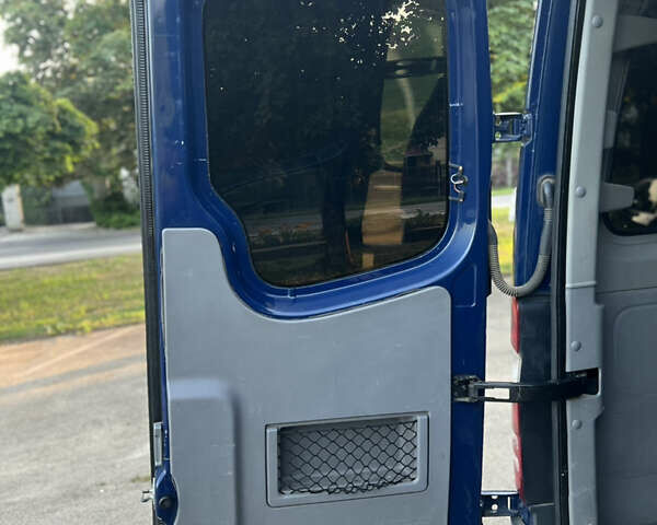 Синий Мерседес Sprinter, объемом двигателя 2.2 л и пробегом 341 тыс. км за 22500 $, фото 8 на Automoto.ua