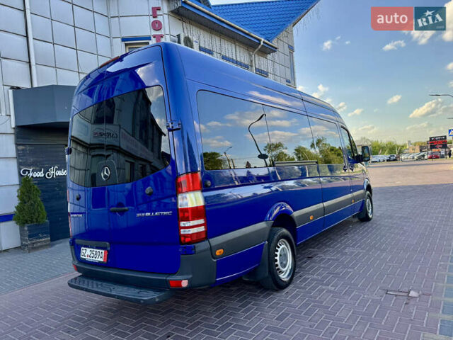 Синий Мерседес Sprinter, объемом двигателя 2.2 л и пробегом 200 тыс. км за 28500 $, фото 13 на Automoto.ua