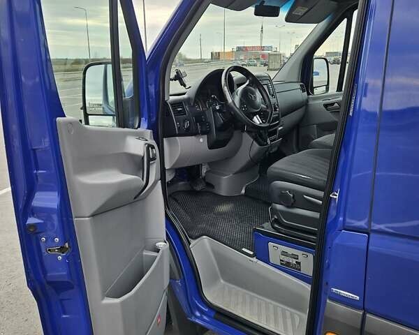 Синий Мерседес Sprinter, объемом двигателя 2.1 л и пробегом 505 тыс. км за 22000 $, фото 8 на Automoto.ua