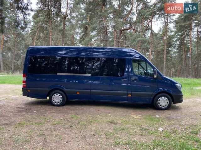 Синий Мерседес Sprinter, объемом двигателя 3 л и пробегом 304 тыс. км за 34313 $, фото 3 на Automoto.ua
