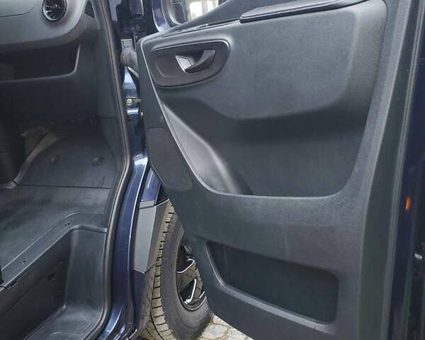 Синий Мерседес Sprinter, объемом двигателя 2.2 л и пробегом 221 тыс. км за 35000 $, фото 22 на Automoto.ua