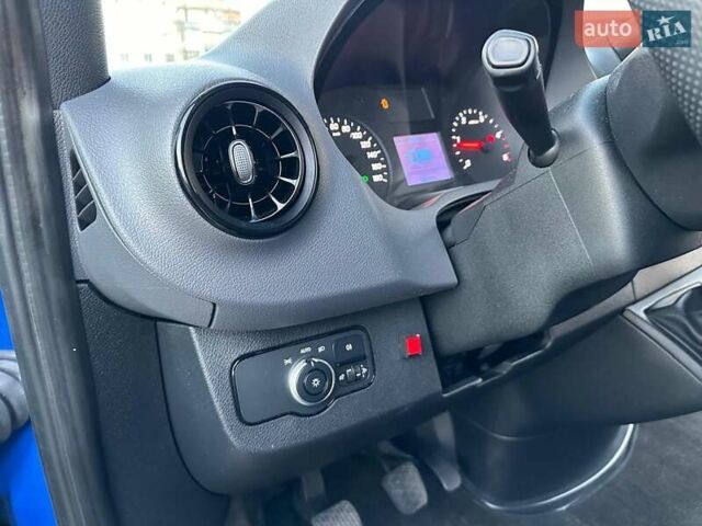 Синий Мерседес Sprinter, объемом двигателя 2.14 л и пробегом 176 тыс. км за 26600 $, фото 37 на Automoto.ua