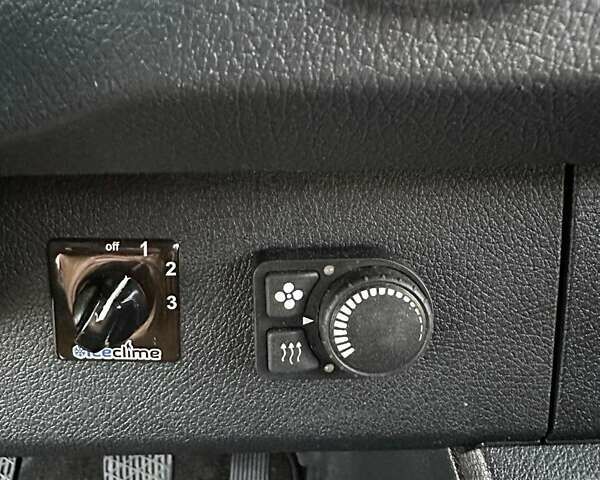 Синий Мерседес Sprinter, объемом двигателя 2.14 л и пробегом 176 тыс. км за 26600 $, фото 52 на Automoto.ua