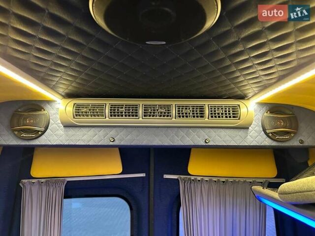 Синий Мерседес Sprinter, объемом двигателя 2.14 л и пробегом 176 тыс. км за 26600 $, фото 67 на Automoto.ua