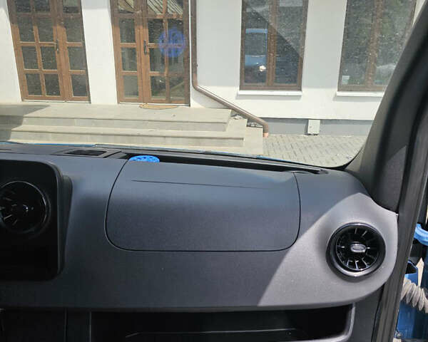 Синий Мерседес Sprinter, объемом двигателя 2.14 л и пробегом 100 тыс. км за 32700 $, фото 26 на Automoto.ua