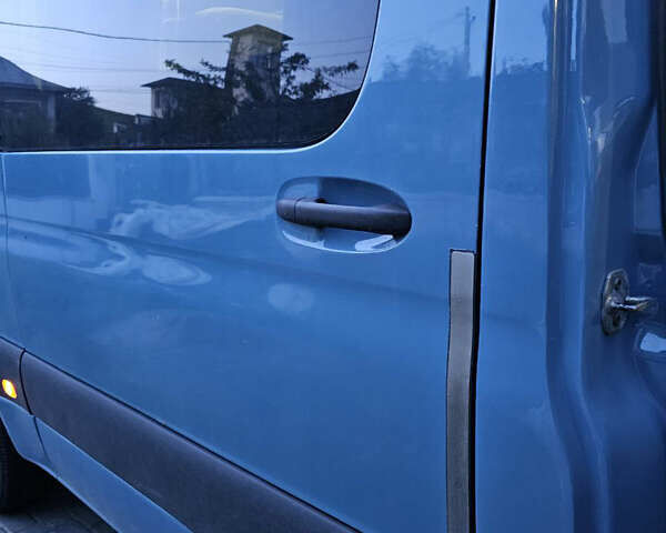 Синий Мерседес Sprinter, объемом двигателя 2.14 л и пробегом 100 тыс. км за 32700 $, фото 4 на Automoto.ua