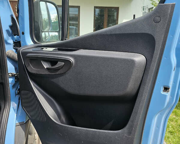 Синий Мерседес Sprinter, объемом двигателя 2.14 л и пробегом 100 тыс. км за 31500 $, фото 27 на Automoto.ua