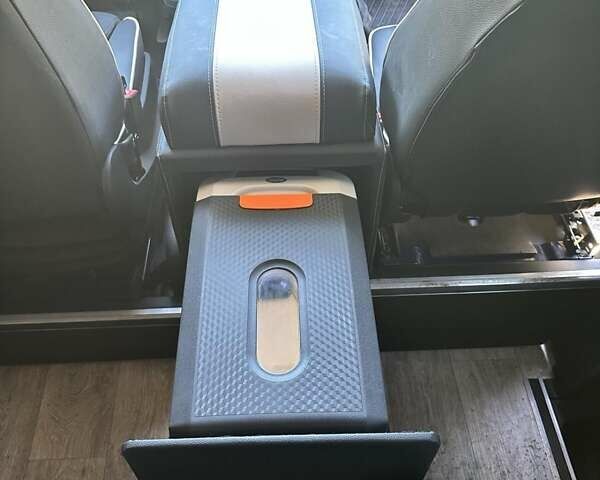 Синий Мерседес Sprinter, объемом двигателя 0 л и пробегом 214 тыс. км за 49500 $, фото 7 на Automoto.ua