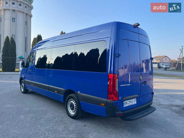 Синий Мерседес Sprinter, объемом двигателя 2.14 л и пробегом 257 тыс. км за 33300 $, фото 3 на Automoto.ua