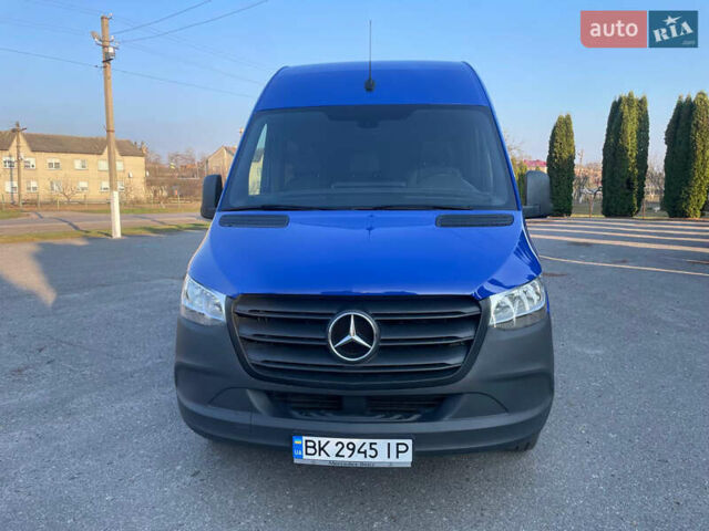 Синий Мерседес Sprinter, объемом двигателя 2.14 л и пробегом 257 тыс. км за 33300 $, фото 1 на Automoto.ua