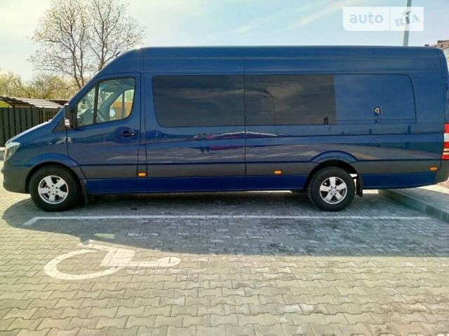 Синий Мерседес Sprinter, объемом двигателя 2.2 л и пробегом 397 тыс. км за 27000 $, фото 2 на Automoto.ua