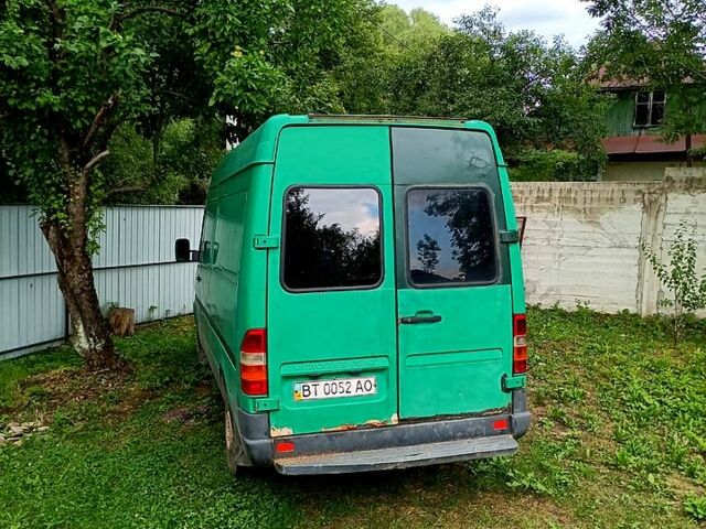 Зеленый Мерседес Sprinter, объемом двигателя 2.3 л и пробегом 650 тыс. км за 3000 $, фото 4 на Automoto.ua