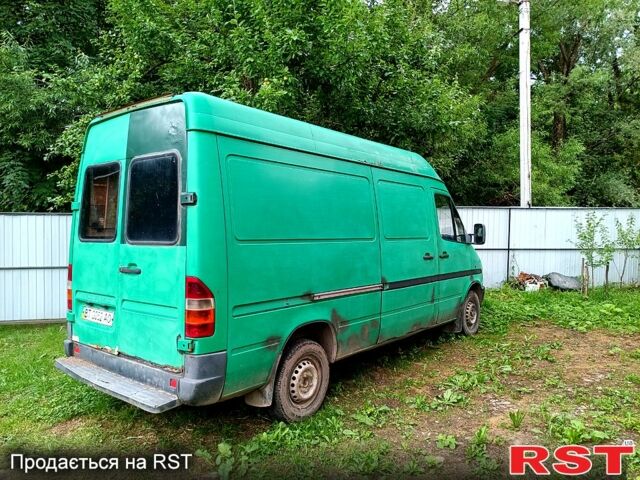 Зеленый Мерседес Sprinter, объемом двигателя 2.3 л и пробегом 650 тыс. км за 3000 $, фото 6 на Automoto.ua