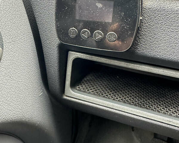 Зеленый Мерседес Sprinter, объемом двигателя 2.7 л и пробегом 708 тыс. км за 13000 $, фото 26 на Automoto.ua