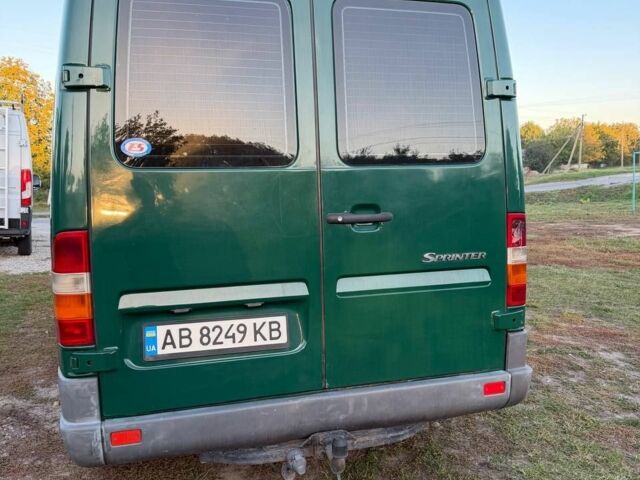 Зелений Мерседес Sprinter, об'ємом двигуна 2.7 л та пробігом 397 тис. км за 11008 $, фото 3 на Automoto.ua